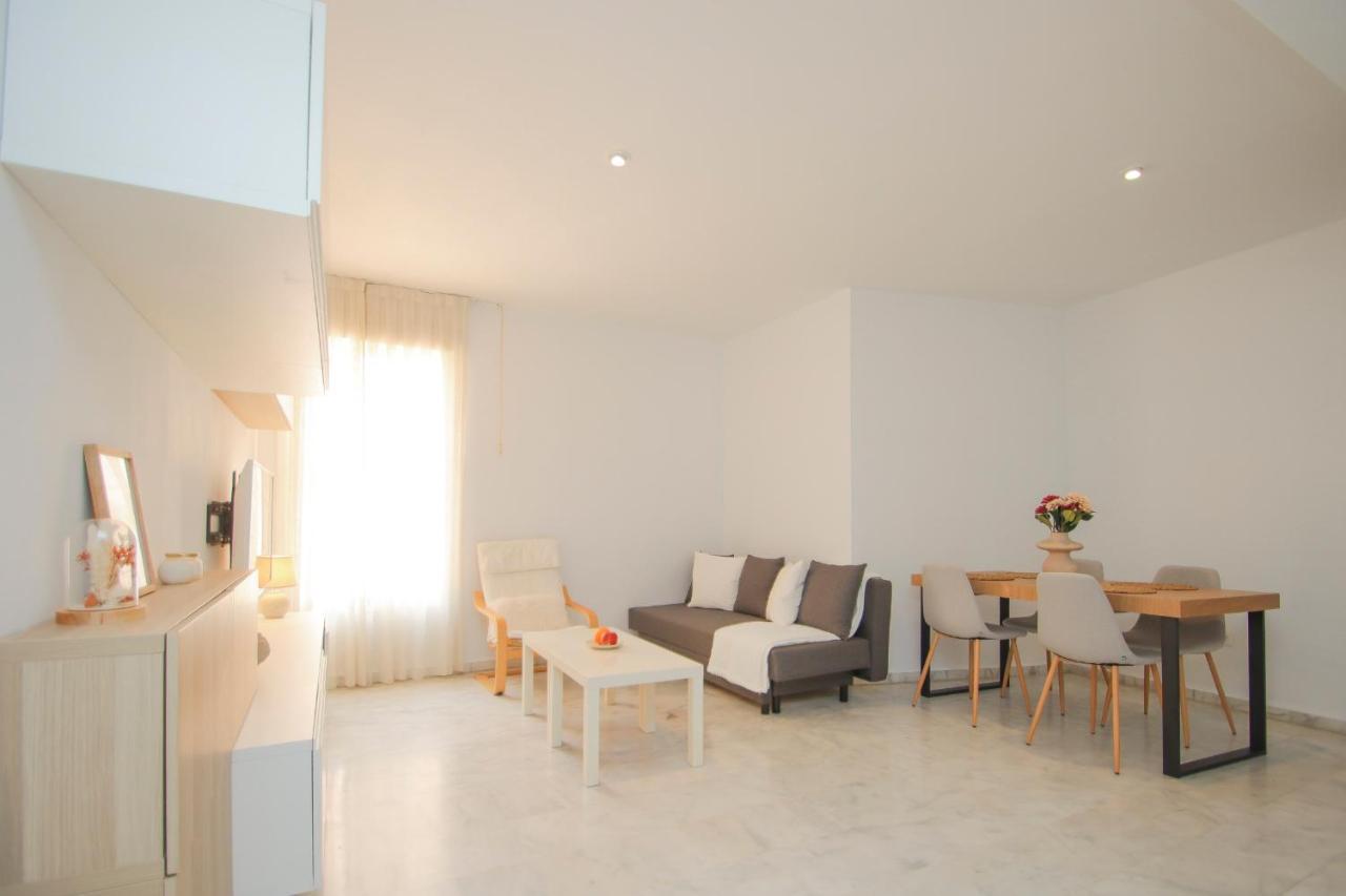 Modern Apt - Luxe Queen Bed - Walk To Isla Magica Севилья Экстерьер фото