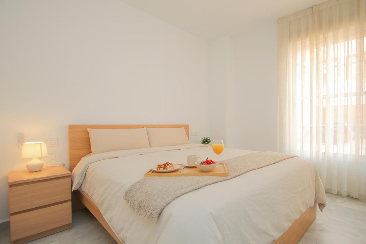 Modern Apt - Luxe Queen Bed - Walk To Isla Magica Севилья Экстерьер фото