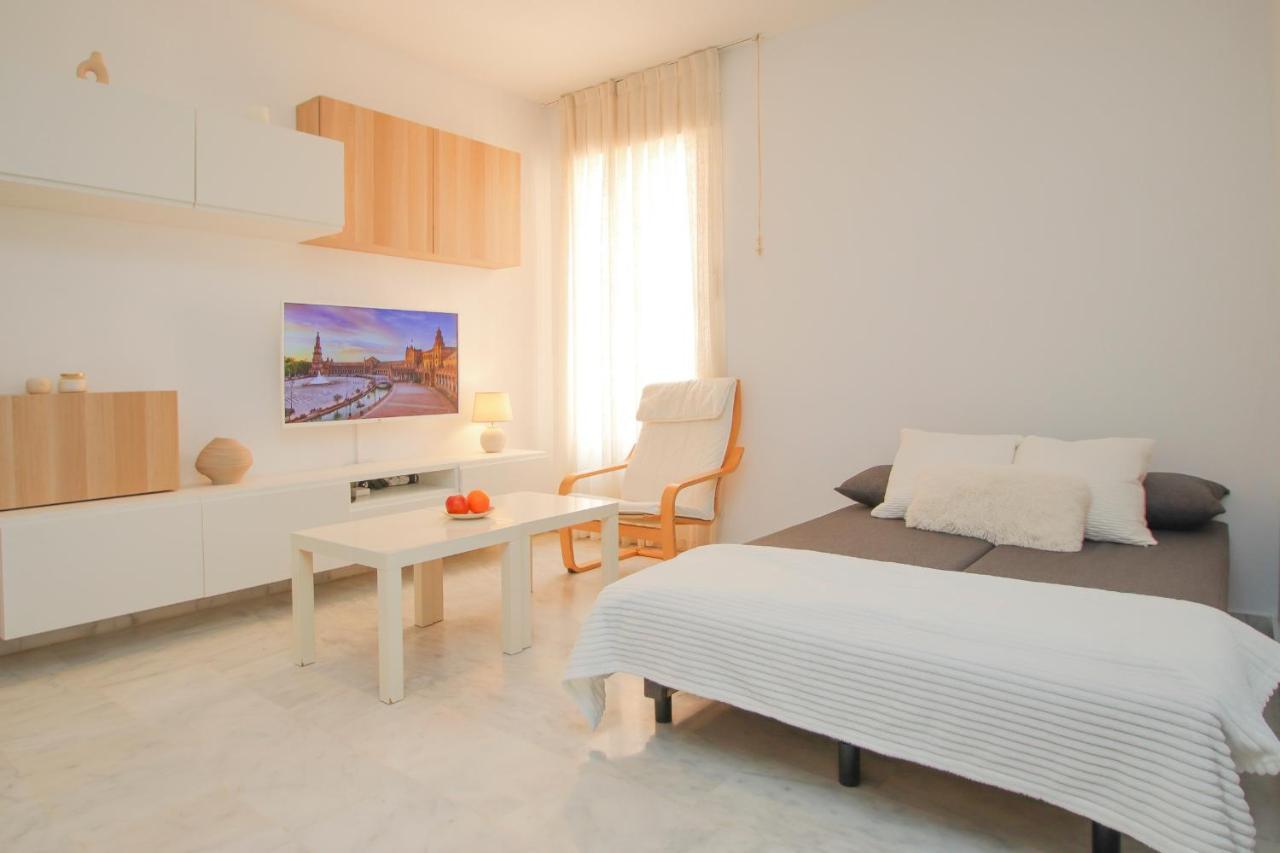 Modern Apt - Luxe Queen Bed - Walk To Isla Magica Севилья Экстерьер фото