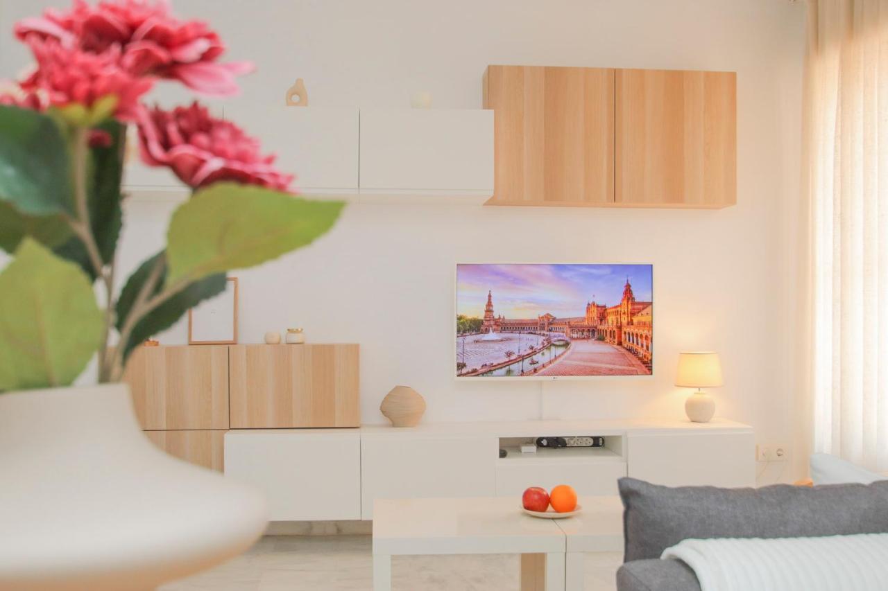 Modern Apt - Luxe Queen Bed - Walk To Isla Magica Севилья Экстерьер фото