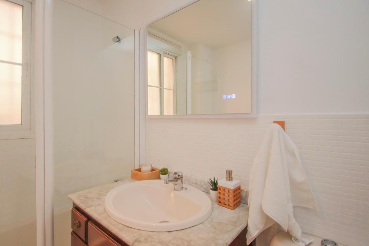 Modern Apt - Luxe Queen Bed - Walk To Isla Magica Севилья Экстерьер фото