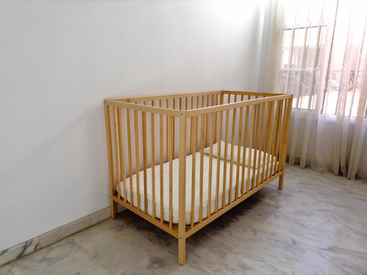 Modern Apt - Luxe Queen Bed - Walk To Isla Magica Севилья Экстерьер фото